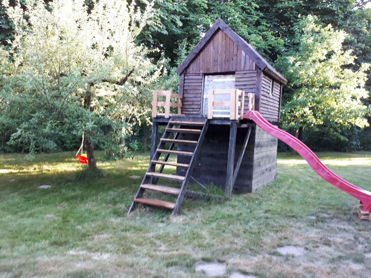 Vila Dom Kolo Rewala Paprotno Exteriér fotografie